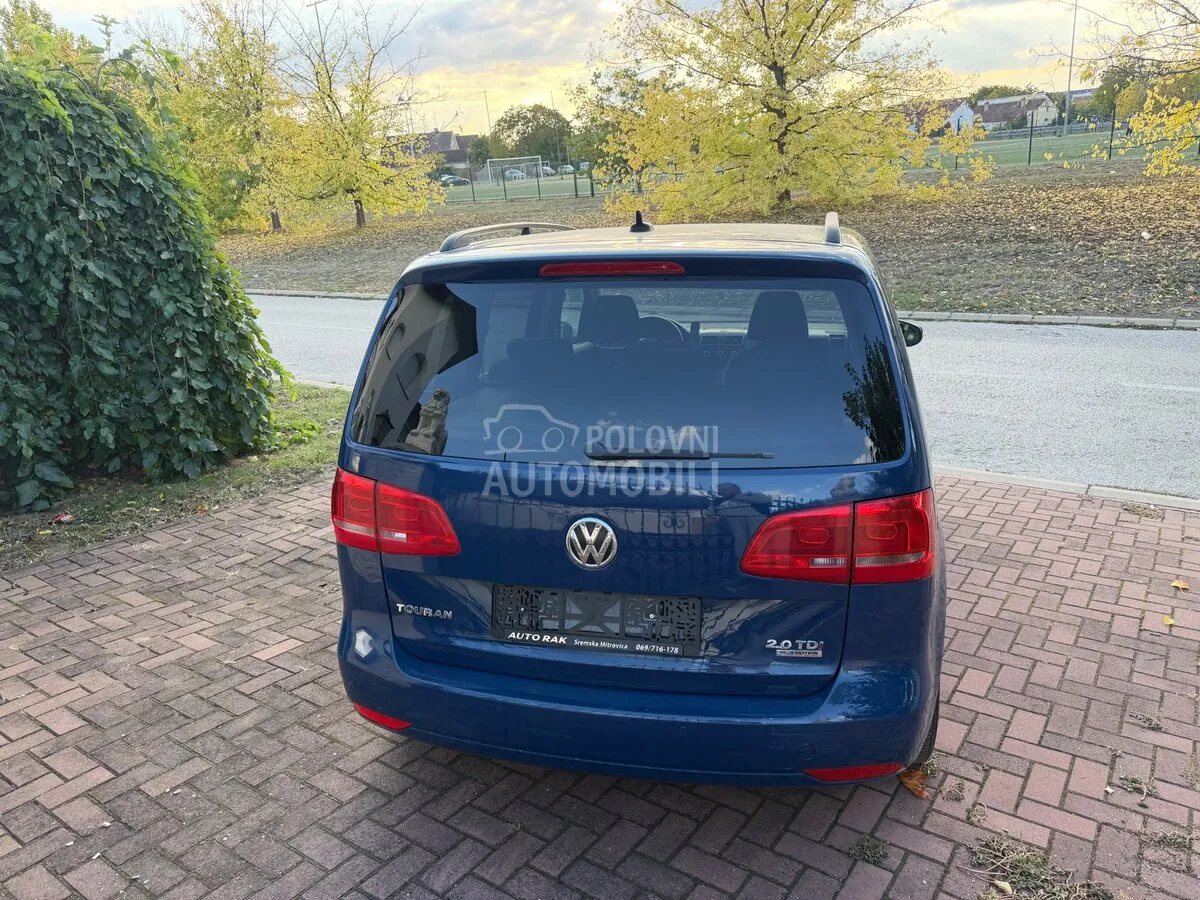 Volkswagen Touran 2012 photo 4