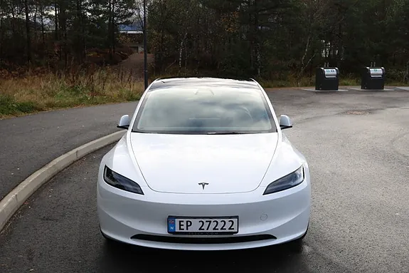 Tesla Model 3 2026 photo 2