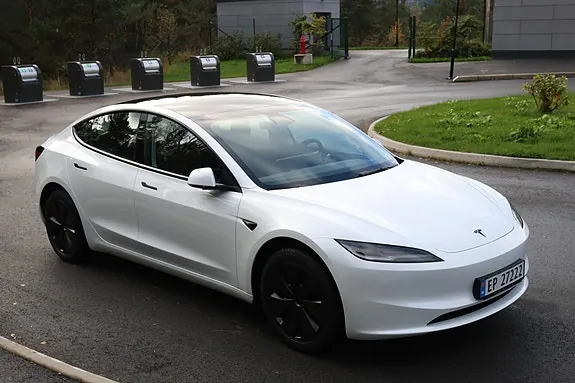 Tesla Model 3 2026 photo 3