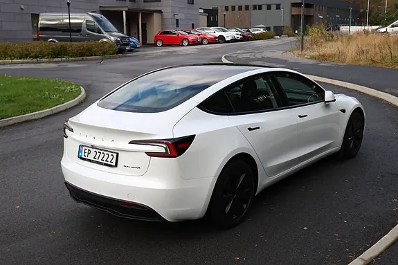 Tesla Model 3 2026 photo 4