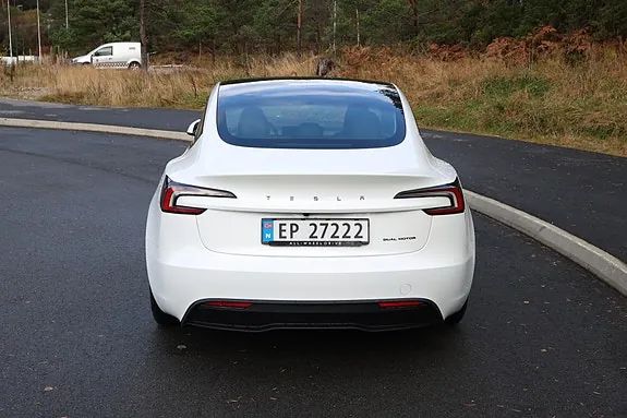 Tesla Model 3 2026 photo 5