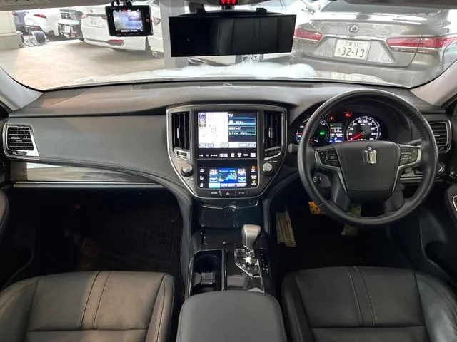 Toyota Crown Athlete Hybrid 2013 photo 2