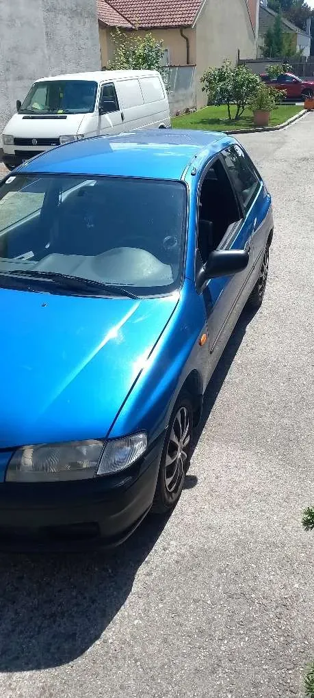 Mazda 323 2000 photo 2