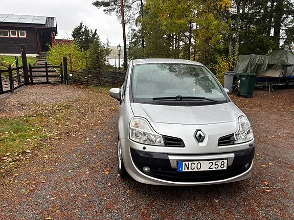Renault Modus 2010 photo 2
