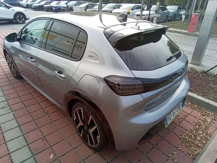 Peugeot 208 2026 photo 2