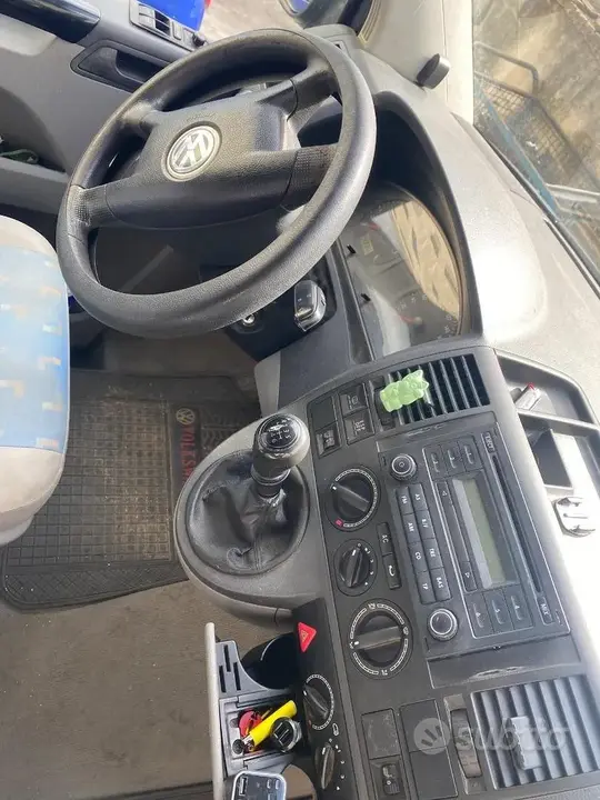 Volkswagen Multivan 2023 photo 5