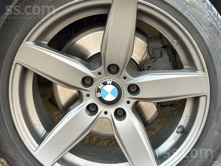 BMW 318 2011 photo 4