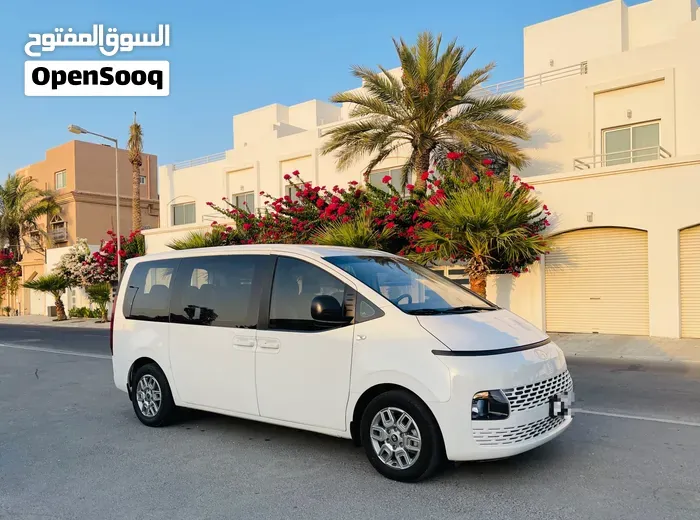 Hyundai Staria 2025 photo 2