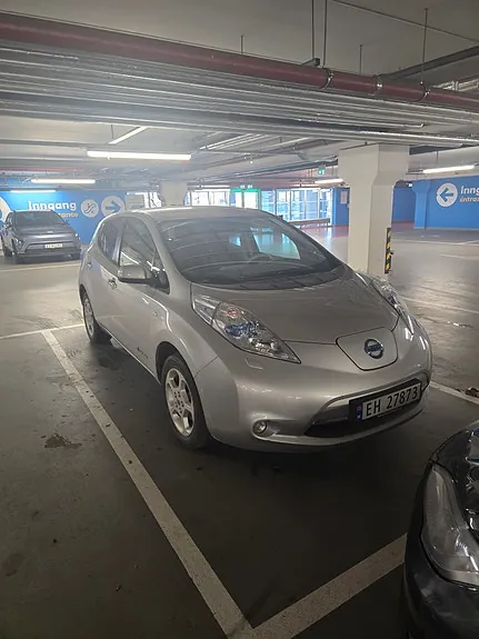 Nissan Leaf 2012 photo 2