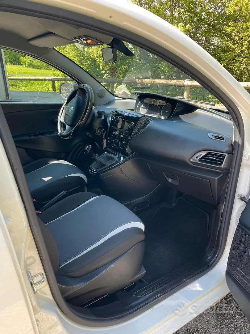 Lancia Ypsilon 2015 photo 5