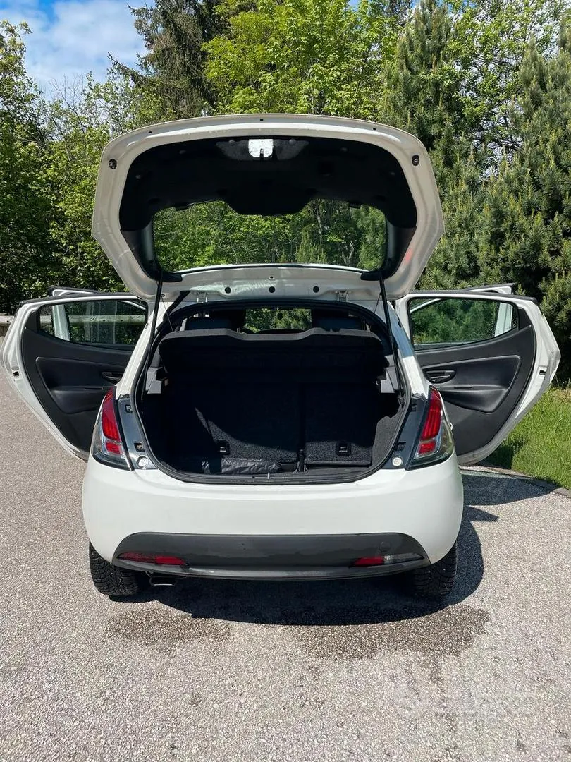 Lancia Ypsilon 2015 photo 4
