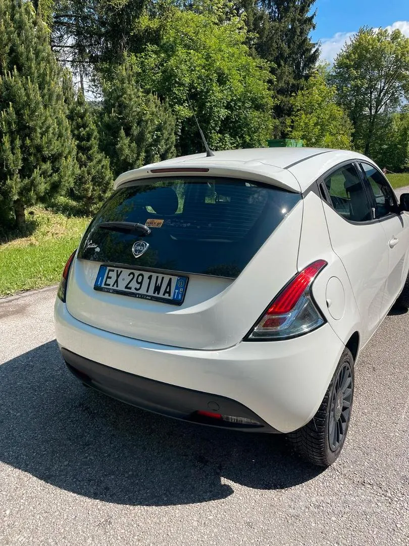 Lancia Ypsilon 2015 photo 3