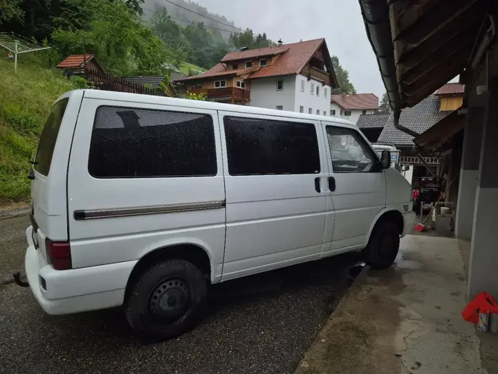Volkswagen T4 1998 photo 2
