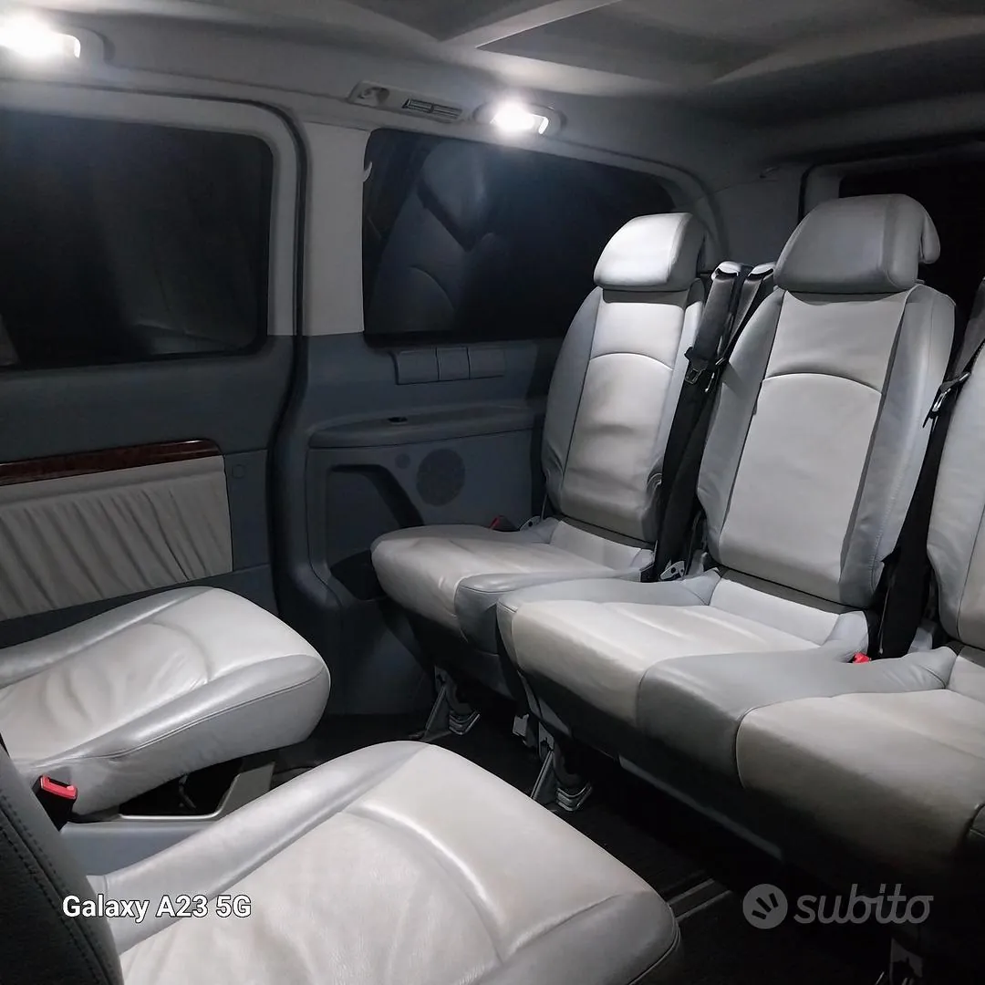 Mercedes-Benz Viano 2010 photo 2