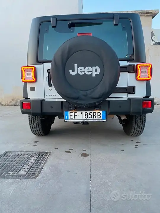 Jeep Wrangler 2011 photo 4