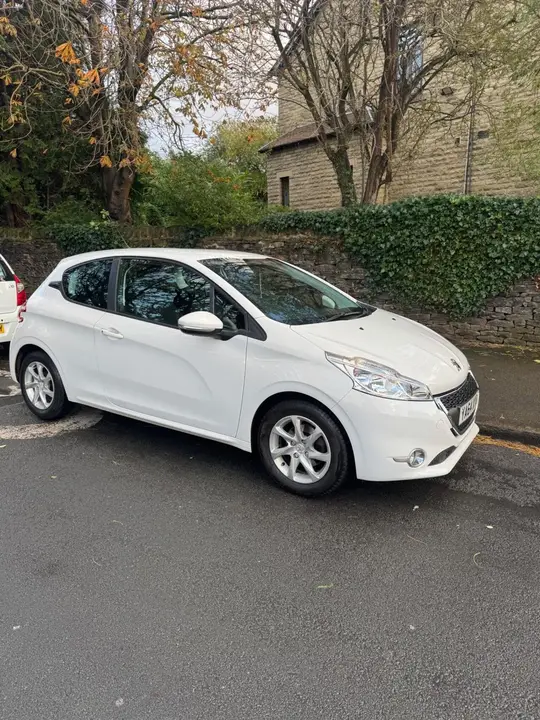 Peugeot 208 2015 photo 5