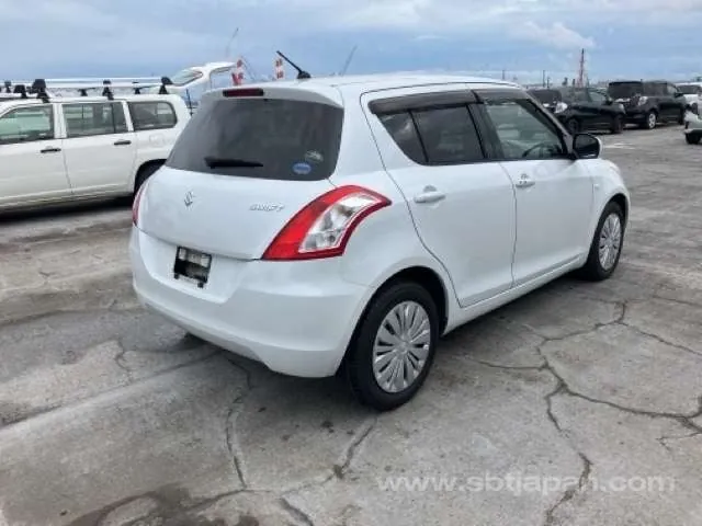 Suzuki Swift Xg 2015 photo 4