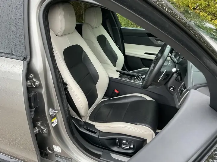 Jaguar Xf 2017 photo 2