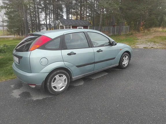 Ford Focus 1999 photo 2