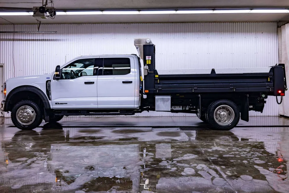 Ford F-550 2023 photo 3