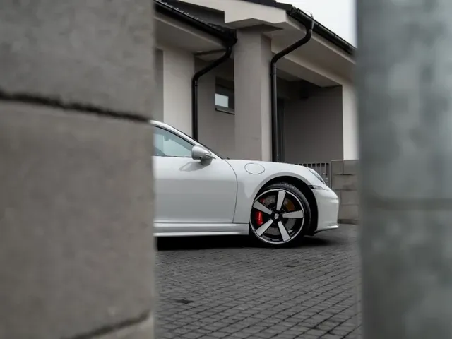 Porsche 911 2025 photo 4