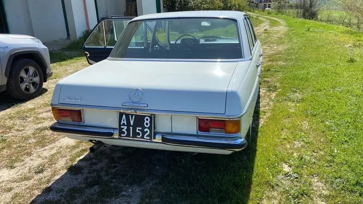 Mercedes-Benz 200 1971 photo 4