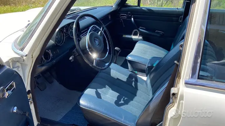 Mercedes-Benz 200 1971 photo 2