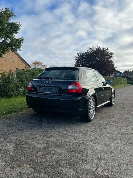 Audi S3 2000 photo 2