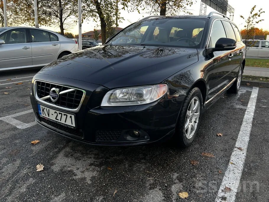 Volvo V70 2012 photo 2