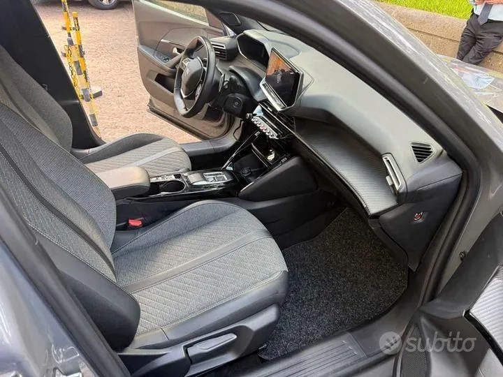 Peugeot 2008 2024 photo 5