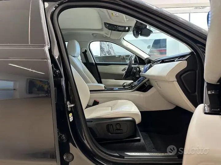 Land Rover Velar 2022 photo 3