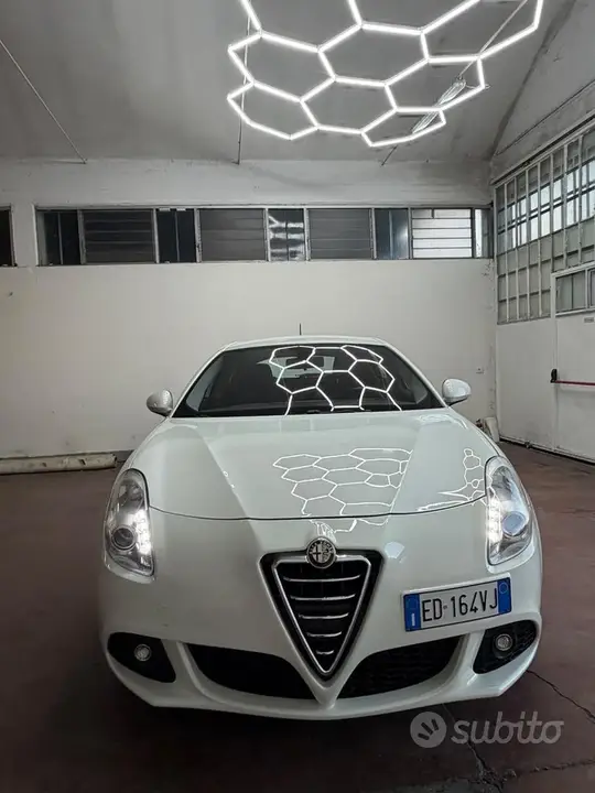 Alfa Romeo Giulietta 2010 photo 2
