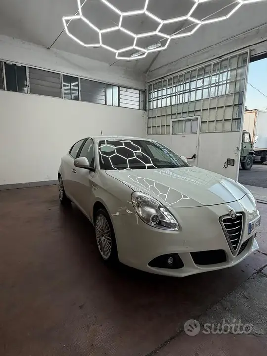 Alfa Romeo Giulietta 2010 photo 3