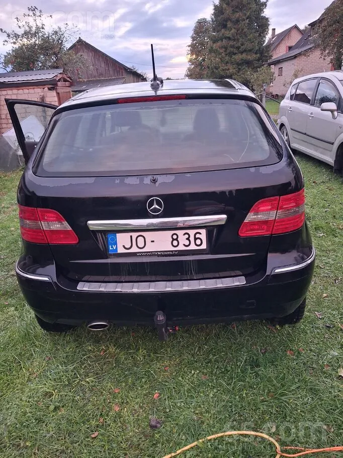 Mercedes-Benz B180 2009 photo 2