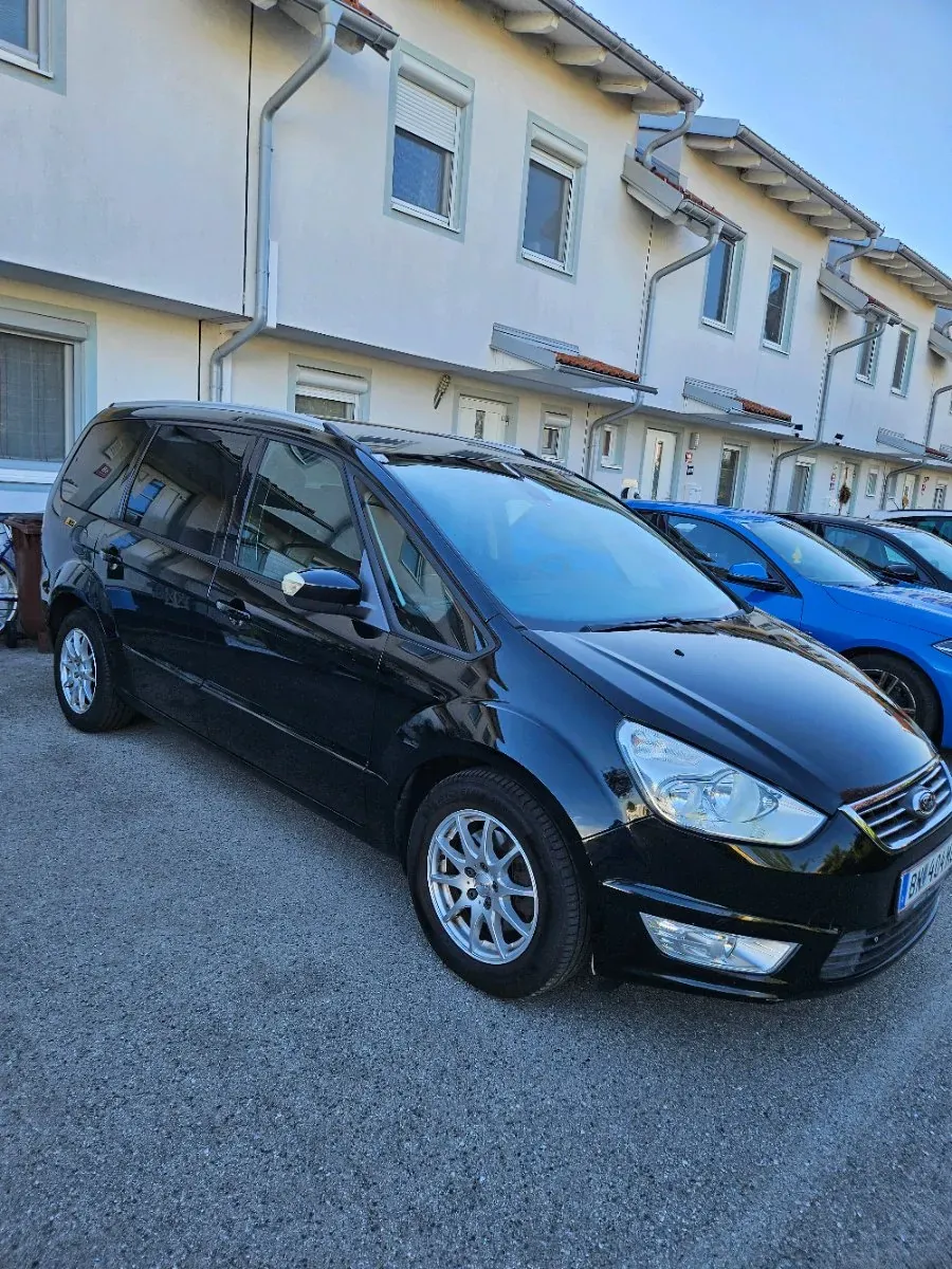 Ford Galaxy 2012 photo 3
