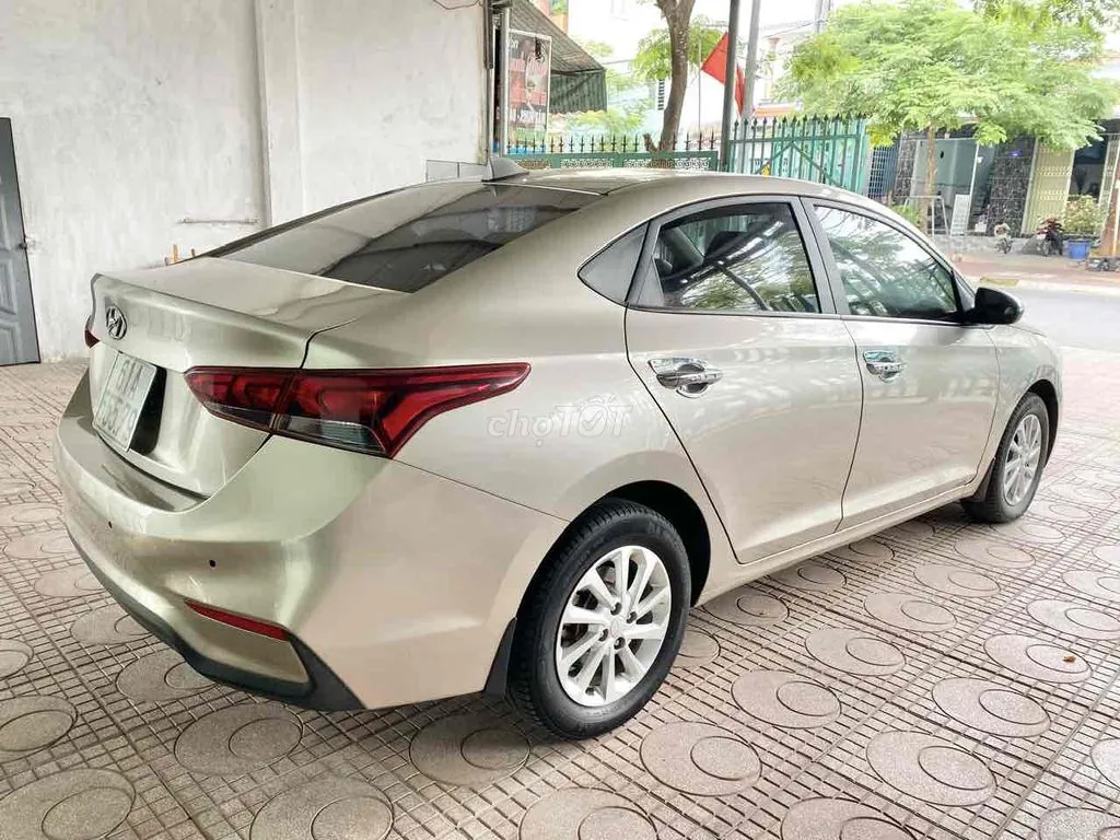 Hyundai Accent 2018 photo 3