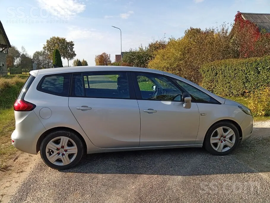 Opel Zafira 2017 photo 2