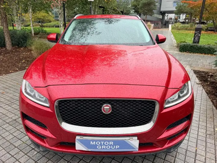 Jaguar F-Pace 2017 photo 2