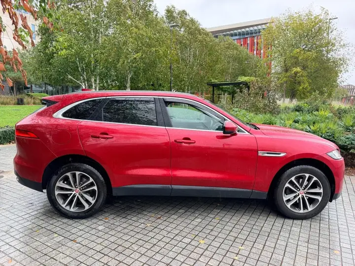 Jaguar F-Pace 2017 photo 3