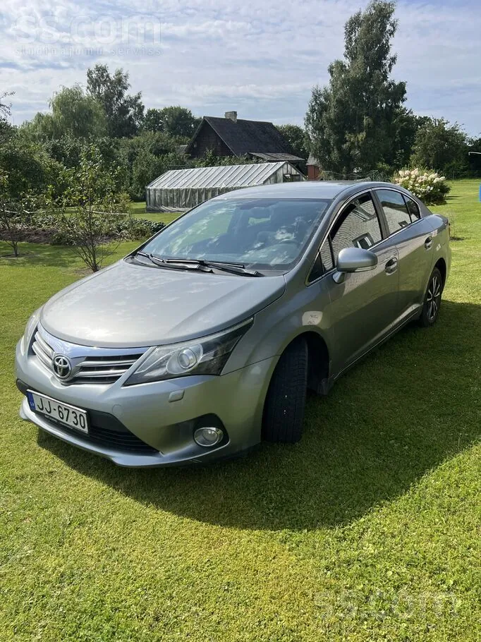 Toyota Avensis 2013 photo 2