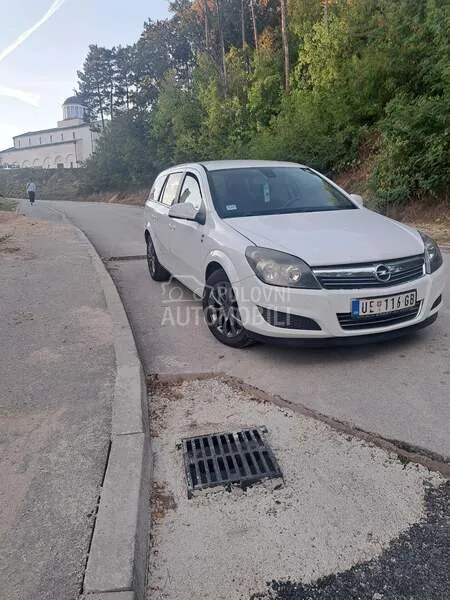 Opel Astra H 2010 photo 4