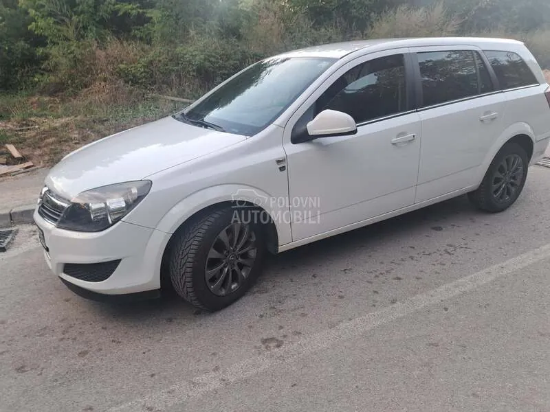 Opel Astra H 2010 photo 3