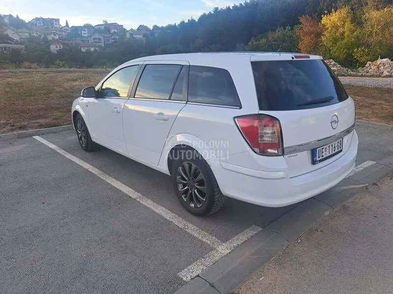 Opel Astra H 2010 photo 2