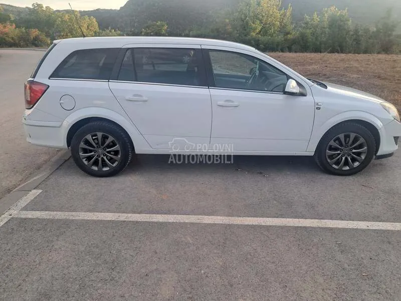 Opel Astra H 2010 photo 5