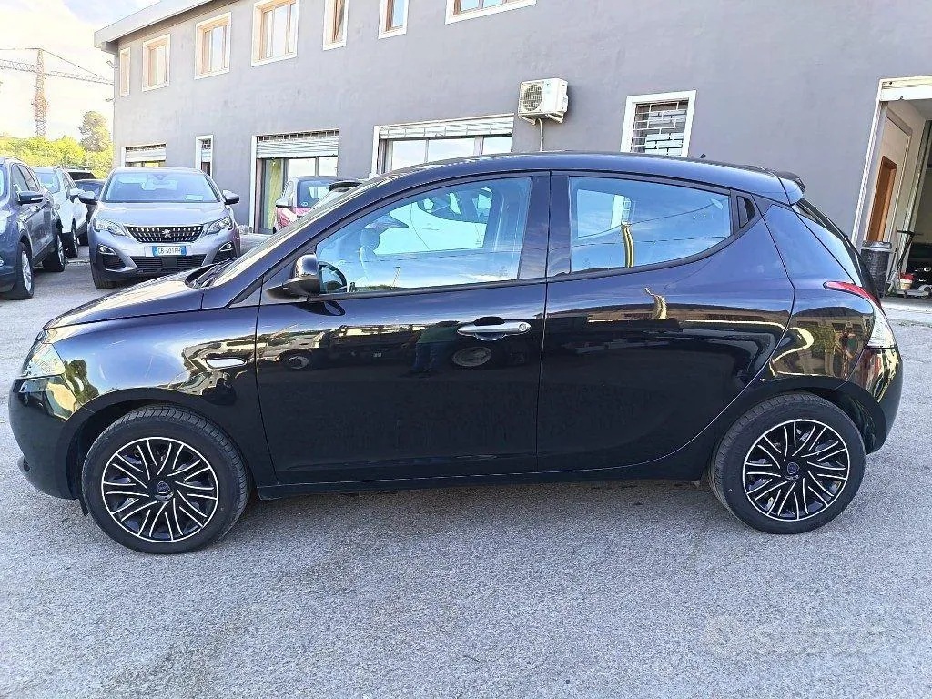 Lancia Ypsilon 2023 photo 4