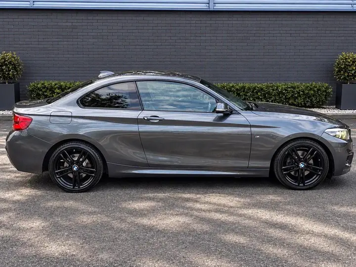 BMW 2 Series 2018 photo 2