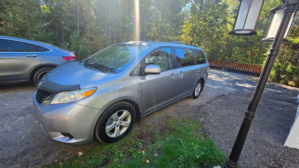 Toyota Sienna 2013 photo 4