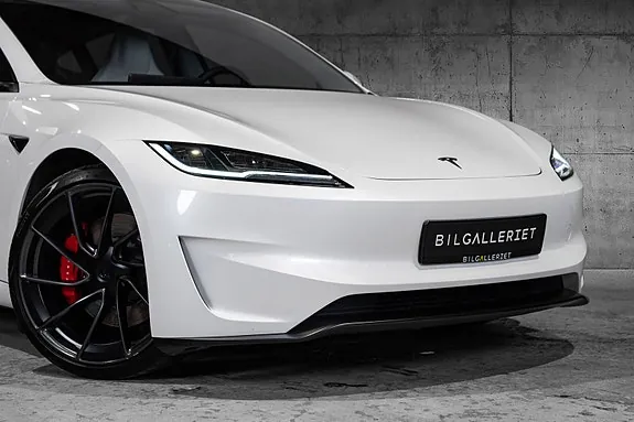Tesla Model 3 2024 photo 2