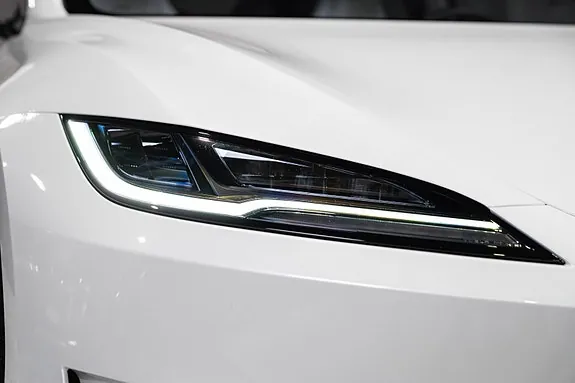 Tesla Model 3 2024 photo 4