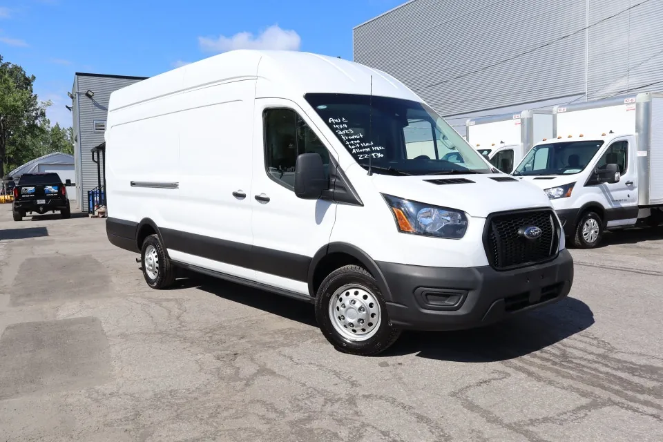 Ford Transit 2023 photo 2